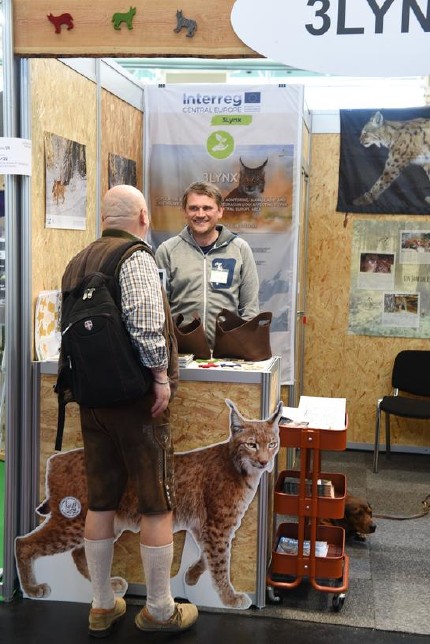 Ein Luchs-Informationsstand auf einer großen Jagdmesse  II 