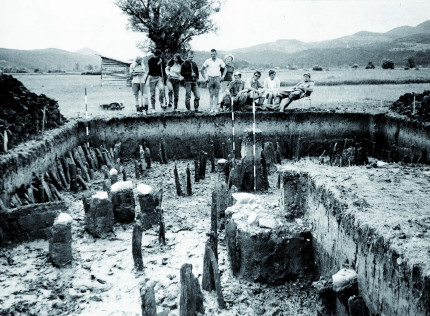 Excavation of prehistoric pile dwellings (photo: Museum and Galleries of Ljubljana) 