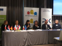 Round table – with discussion on the Policy Handbook, comments and debate  from relevant speakers Moderator: Ilaria Pittaluga, Lead Partner - City of Genova (Italy) Participants: Alicja Jagielska-Burduk, UKW Bydgoszcz, Poland; Andrzej Jakubowski PAN, Pola 
