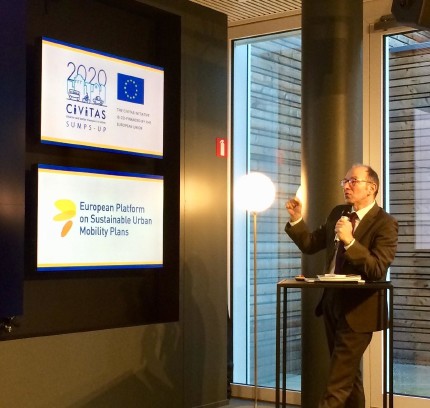 Siegfried Rupprecht standing in front of a presentation at SUMPsUP final conference 