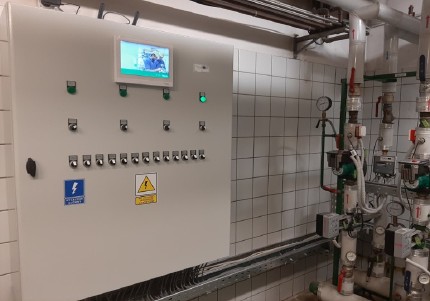 Photo: Heat node room – EMS system based on PLC driver by Schneider (PKT) 